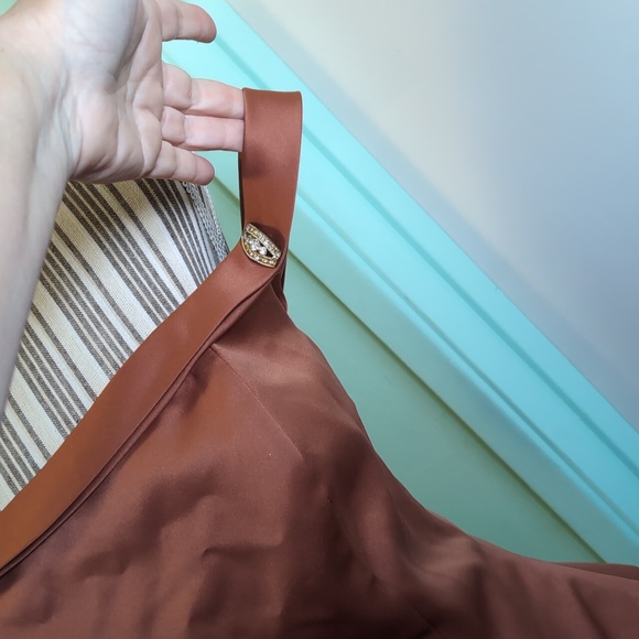 Classy formal gown - Picture 5 of 12